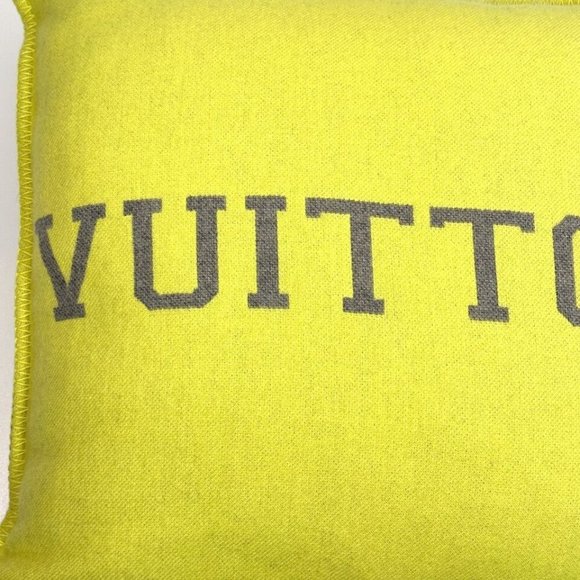 LOUIS VUITTON  Bicolor Cushion-Frio Louis pillow interior cushion Unused - Picture 5 of 16